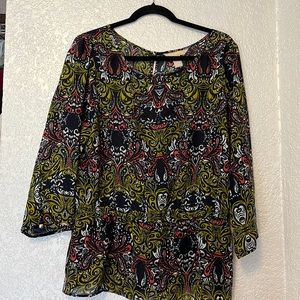 Banana Republic polyester 3/4 sleeve keyhole back blouse never worn.